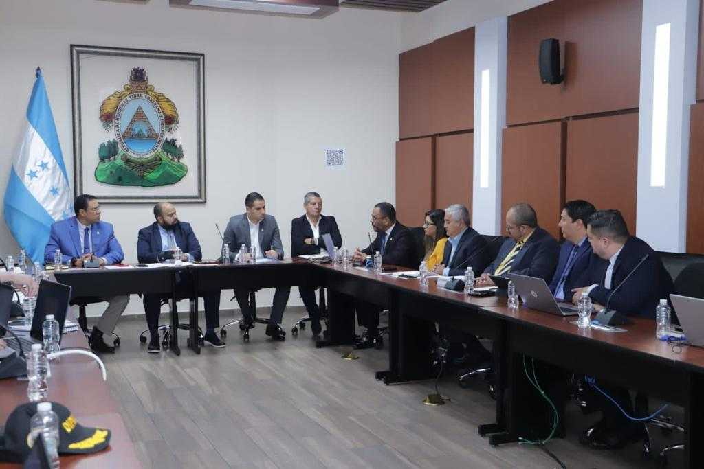 CN, RNP, Conatel, Hondutel, MP, DIPAMPCO y Secretaría de Seguridad crean un instrumento para combatir la extorsión